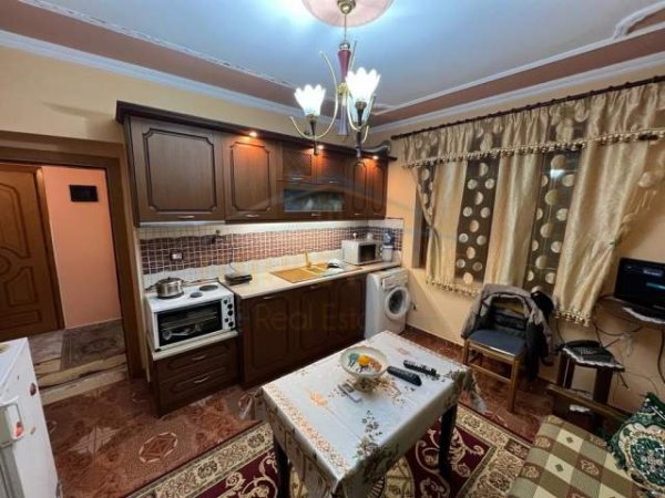 Korce, shitet apartament 2+1+BLK Kati 3, 92 m² 42.000 Euro (Lagjia 4, Korçë.)