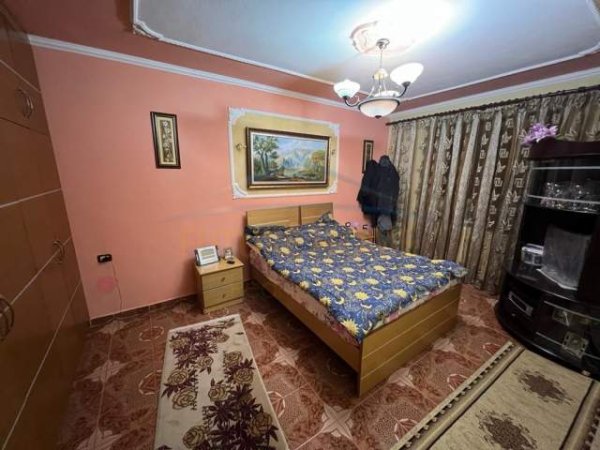 Korce, shitet apartament 2+1+BLK Kati 3, 92 m² 42.000 Euro (Lagjia 4, Korçë.)