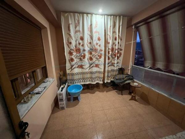 Korce, shitet apartament 2+1+BLK Kati 3, 92 m² 42.000 Euro (Lagjia 4, Korçë.)