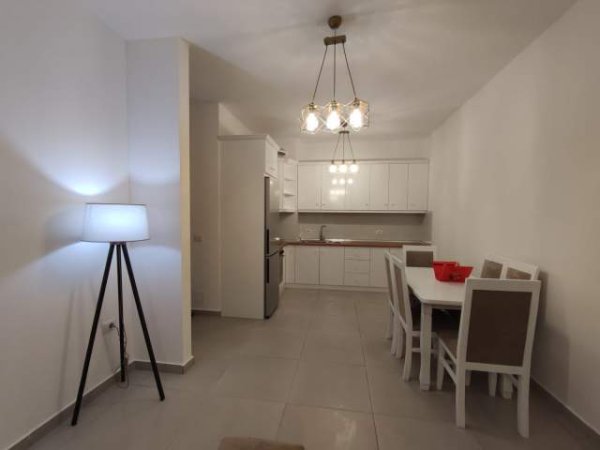 Tirane, jepet me qera apartament 1+1+BLK Kati 8, 80 m² 40.000 Leke (Kompleksi Oasis)