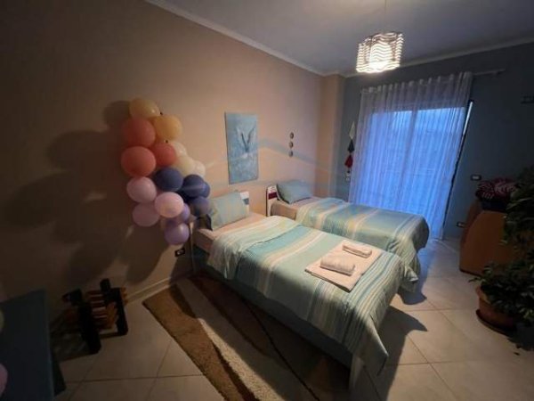 Korce, jepet me qera apartament 2+1+BLK Kati 2, 97 m² 260 Euro (Zona E Trekëndëshit, Korçë)