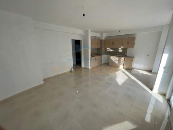 Korce, shitet apartament 2+1+BLK Kati 6, 108 m² 59.400 Euro (Lagjia 18, Korçë)