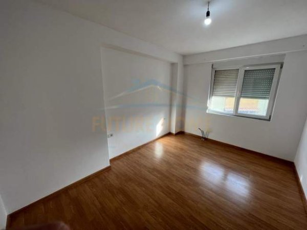 Korce, shitet apartament 2+1+BLK Kati 6, 108 m² 59.400 Euro (Lagjia 18, Korçë)