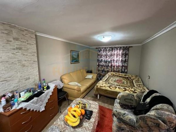 Korce, shitet Vile 2 Katshe Kati 2, 164 m² 105.000 Euro (Lagjia 8, Korçë)