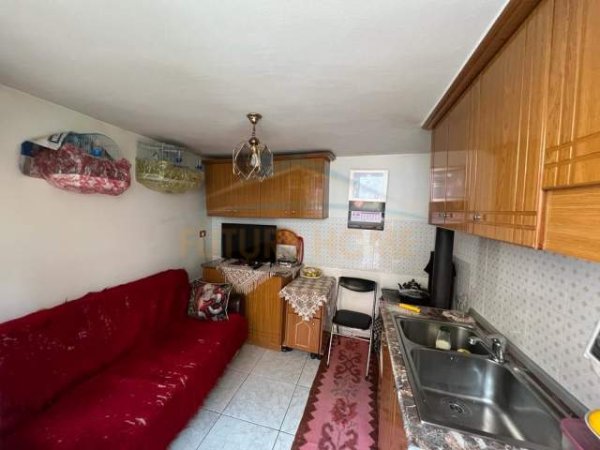 Korce, shitet Vile 2 Katshe Kati 2, 164 m² 105.000 Euro (Lagjia 8, Korçë)