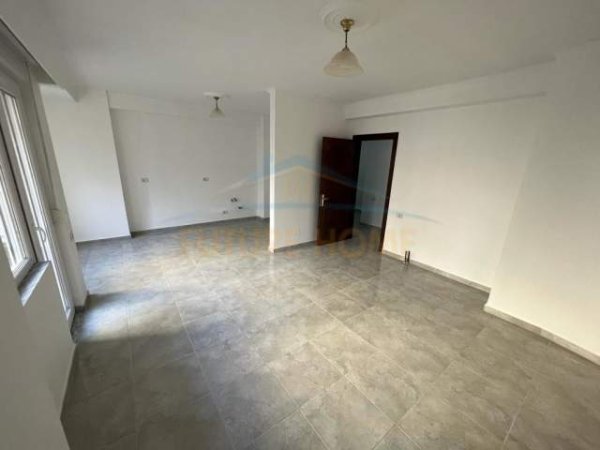 Korce, shitet apartament 2+1+BLK Kati 2, 115 m² 63.200 Euro (Lagjia 18, Korçë)