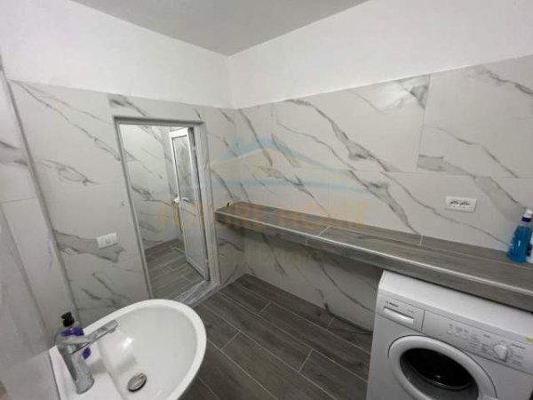 Korce, jepet me qera apartament 2+1+BLK Kati 4, 108 m² 160 Euro (Blloku I Ri I Sportit, Korçë)