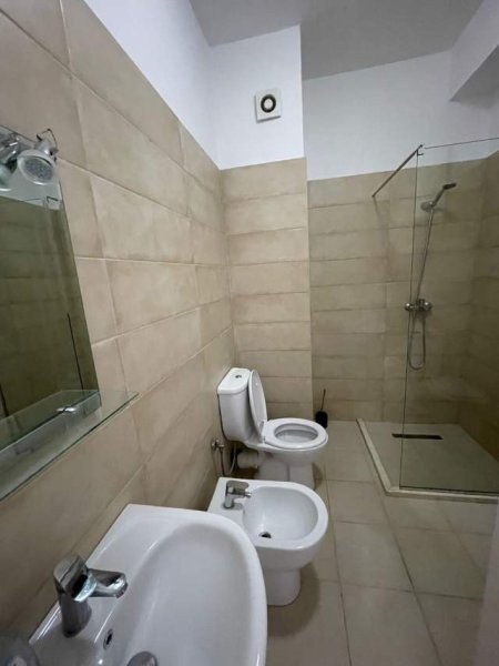 Tirane, jepet me qera apartament 1+1+BLK Kati 3, 68 m² 350 Euro (mangalem 21)