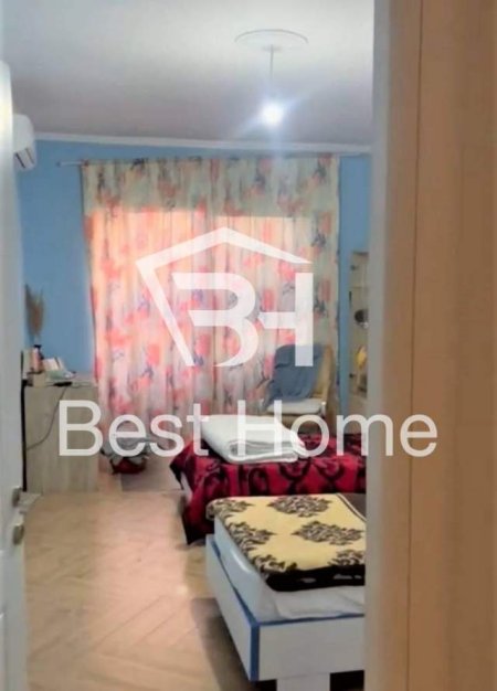 Tirane, shes apartament 2+1+BLK Kati 5, 116 m² 105.000 Euro (Kthesa e Kamzes, pallatet e verdha, prane Ana Mark)