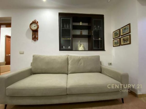 Tirane, jepet me qera apartament 2+1 Kati 1, 110 m² 450 Euro