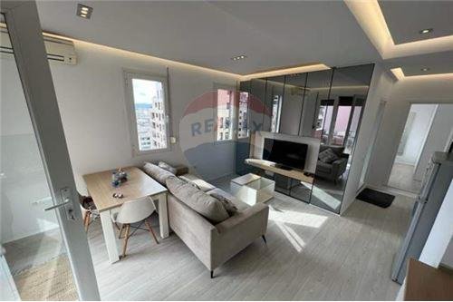 Tirane, jepet me qera apartament 1+1+A+BLK Kati 11, 56 m² 600 Euro (Rr. Barrikadave)
