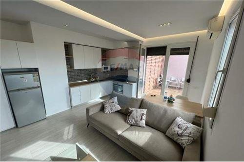 Tirane, jepet me qera apartament 1+1+A+BLK Kati 11, 56 m² 600 Euro (Rr. Barrikadave)