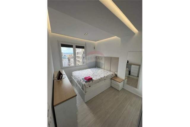 Tirane, jepet me qera apartament 1+1+A+BLK Kati 11, 56 m² 600 Euro (Rr. Barrikadave)