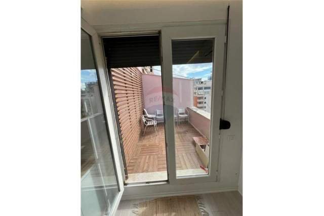 Tirane, jepet me qera apartament 1+1+A+BLK Kati 11, 56 m² 600 Euro (Rr. Barrikadave)