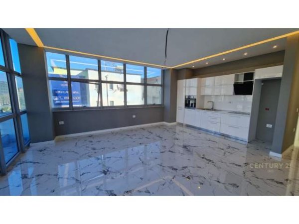 Tirane, shes apartament 2+1+BLK Kati 3, 105 m² 175.000 Euro (Ish Stacioni Fundit Tiranes se Re)