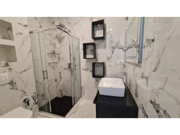Tirane, shes apartament 2+1+BLK Kati 3, 105 m² 175.000 Euro (Ish Stacioni Fundit Tiranes se Re)