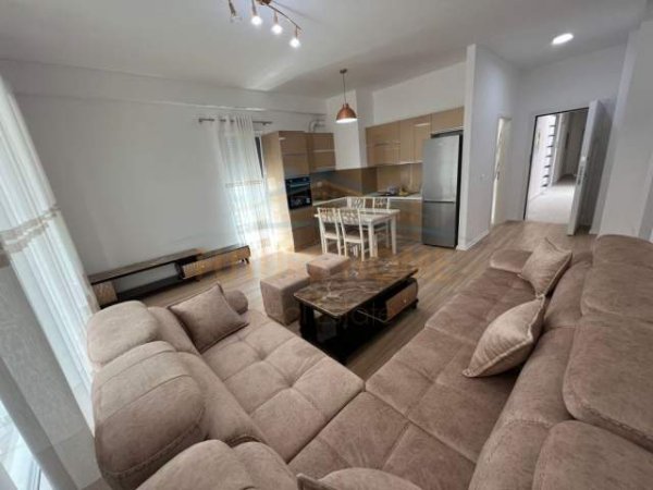 Tirane, jepet me qera apartament 2+1+BLK Kati 11, 106 m² 500 Euro (Stacioni i Trenit)