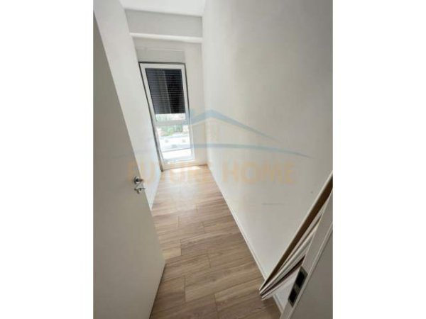 Tirane, jepet me qera apartament 2+1+BLK Kati 11, 106 m² 500 Euro (Stacioni i Trenit)