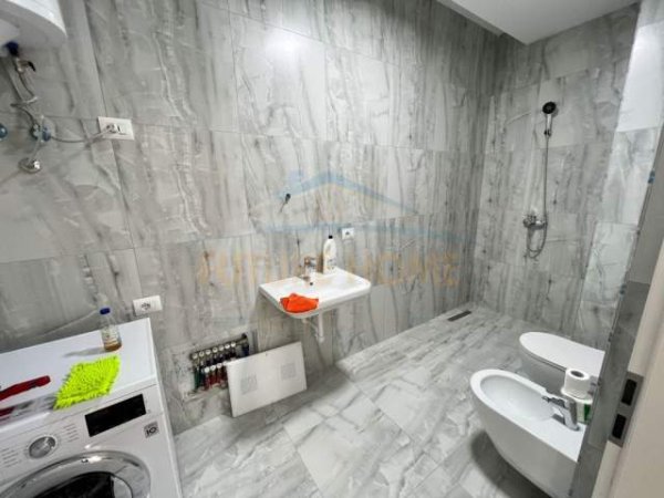 Tirane, jepet me qera apartament 2+1+BLK Kati 11, 106 m² 500 Euro (Stacioni i Trenit)