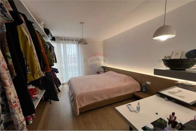 Tirane, jepet me qera apartament 2+1 Kati 6, 93 m² 700 Euro (Fiori di Bosco)
