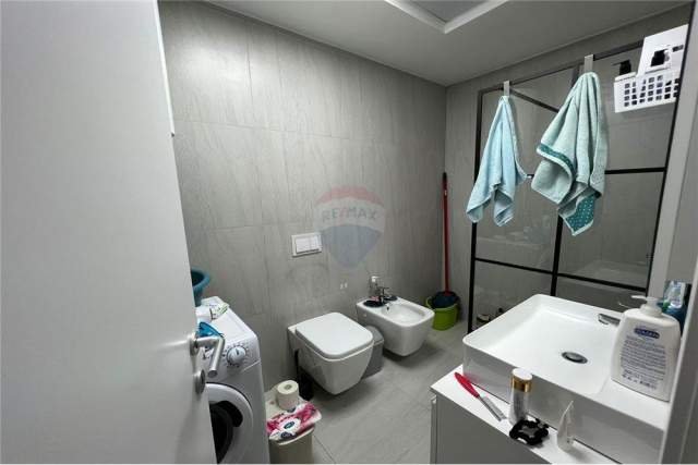 Tirane, jepet me qera apartament 2+1 Kati 6, 93 m² 700 Euro (Fiori di Bosco)