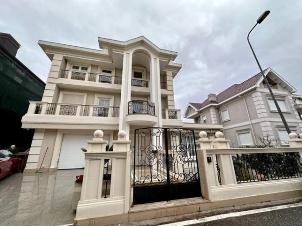 Tirane, shes Vile 550 m² 1.400.000 Euro (Akacia HILLS)