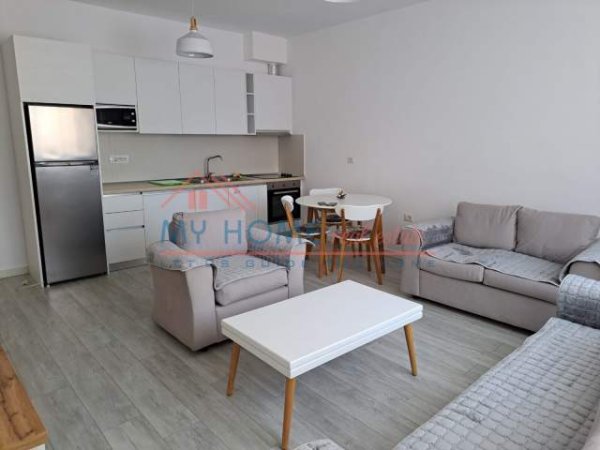 Tirane, jepet me qera apartament 2+1+BLK Kati 7, 100 m² 800 Euro (QENDER)