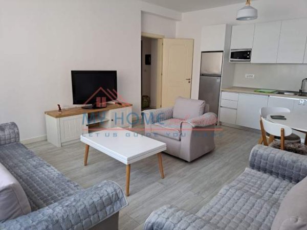 Tirane, jepet me qera apartament 2+1+BLK Kati 7, 100 m² 800 Euro (QENDER)