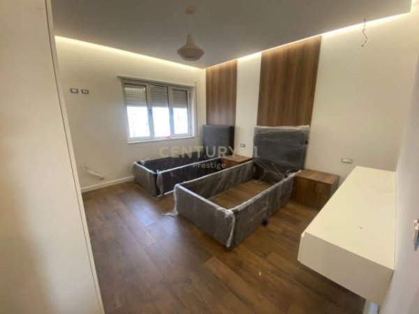 Tirane, jepet me qera apartament 3+1+A+BLK Kati 9, 153 m² 2.000 Euro (Rruga e Elbasanit)