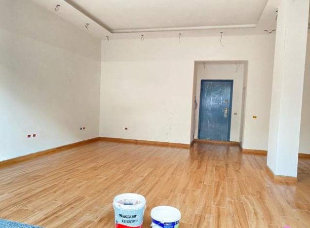 Tirane, jap me qera dyqan Kati 0, 60 m² 400 Euro (Besim Imami)