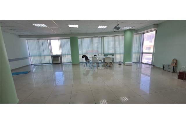 Tirane, jepet me qera zyre Kati 6, 241 m² 1.500 Euro (Selvia)