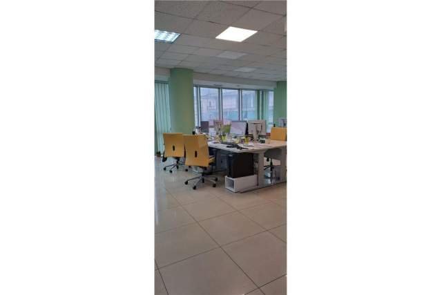 Tirane, jepet me qera zyre Kati 6, 241 m² 1.500 Euro (Selvia)