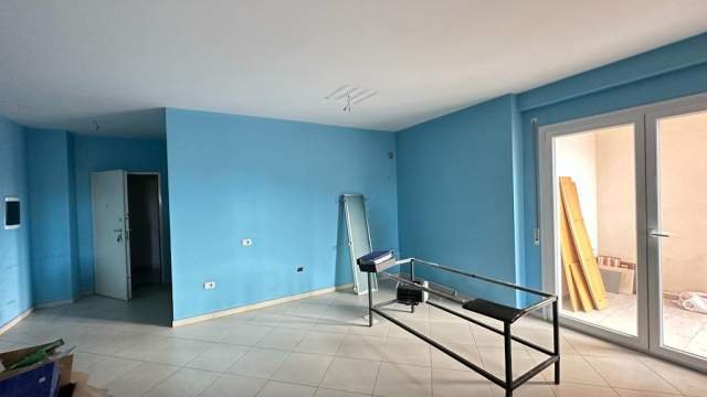 Tirane, jap me qera ambjent biznesi Kati 2, 100 m² 500 Euro