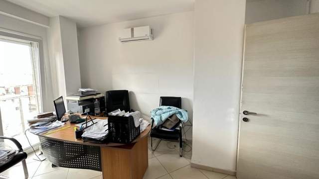 Tirane, jap me qera ambjent biznesi Kati 2, 100 m² 500 Euro