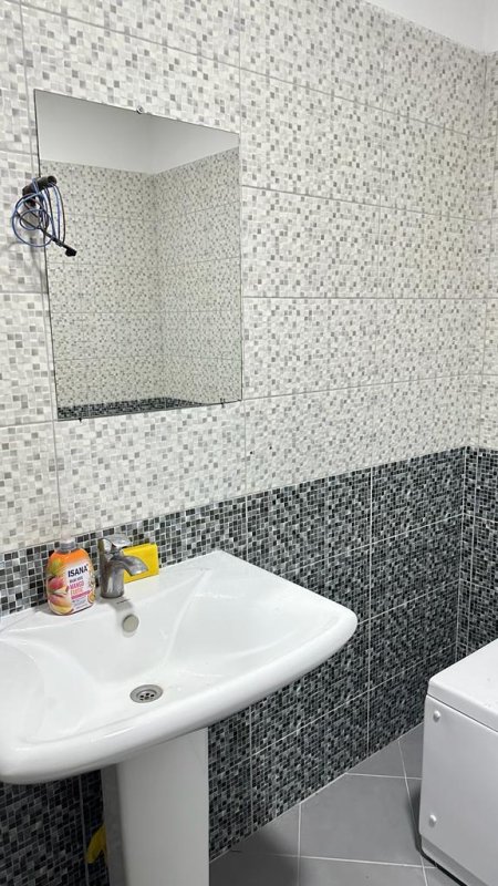 Tirane, jap me qera ambjent biznesi Kati 2, 100 m² 500 Euro