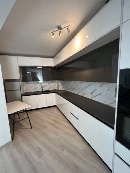 Tirane, jepet me qera apartament 2+1+2+BLK Kati 5, 120 m² 650 Euro (Fusha e Aviacionit)