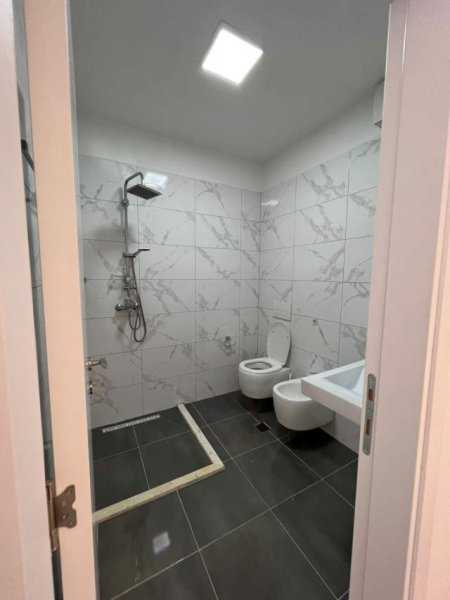 Tirane, jepet me qera apartament 2+1+2+BLK Kati 5, 120 m² 650 Euro (Fusha e Aviacionit)