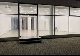Tirane, jepet me qera dyqan Kati 0, 215 m² 1.500 Euro