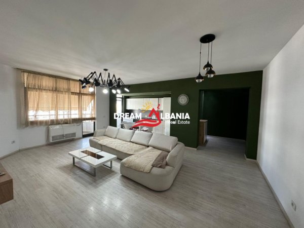 Tirane, jepet me qera apartament 2+1+Ballkon Kati 10, 120 m² 650 € (Ne Bulevardin Zogu i Pare - ID 42215264)