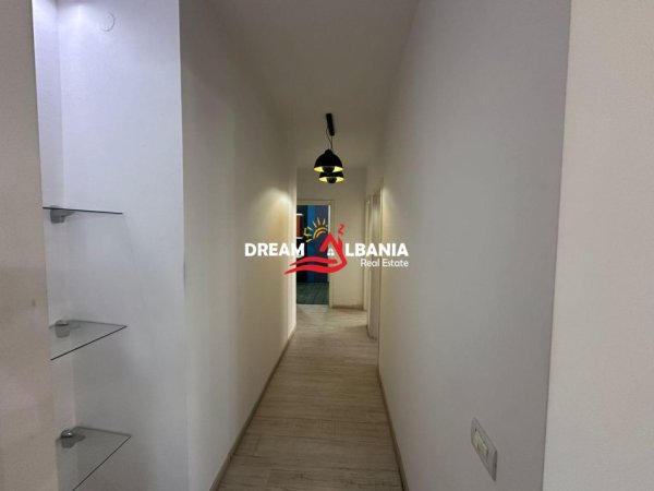 Tirane, jepet me qera apartament 2+1+Ballkon Kati 10, 120 m² 650 € (Ne Bulevardin Zogu i Pare - ID 42215264)