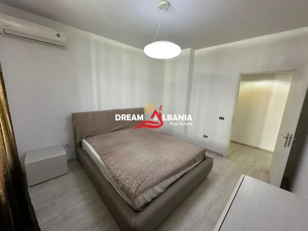 Tirane, jepet me qera apartament 2+1+Ballkon Kati 10, 120 m² 650 € (Ne Bulevardin Zogu i Pare - ID 42215264)