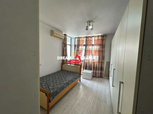 Tirane, jepet me qera apartament 2+1+Ballkon Kati 10, 120 m² 650 € (Ne Bulevardin Zogu i Pare - ID 42215264)