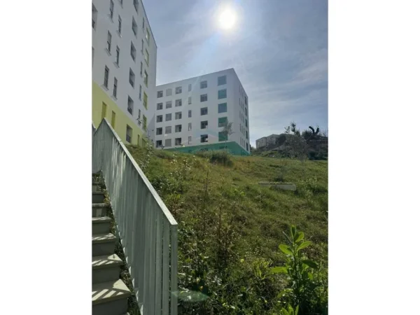 Tirane, jepet me qera apartament 1+1 Kati 4, 58 m² 390 € (Ali Demi)