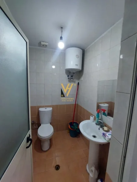 Tirane, jepet me qera dyqan Kati 0, 30 m² 300 € (ASTIR)