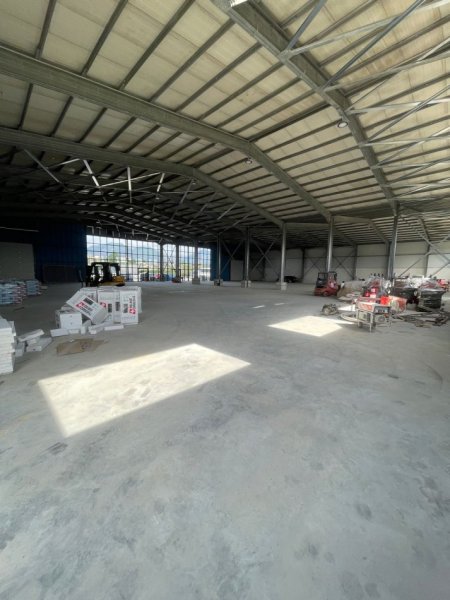 Tirane, jepet me qera magazine Kati 0, 2.000 m² 7.000 € (Rinas)