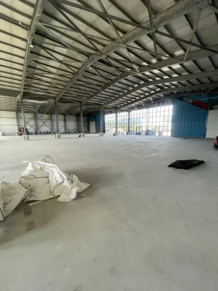 Tirane, jepet me qera magazine Kati 0, 2.000 m² 7.000 € (Rinas)