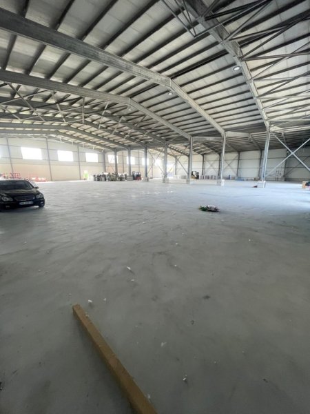 Tirane, jepet me qera magazine Kati 0, 2.000 m² 7.000 € (Rinas)