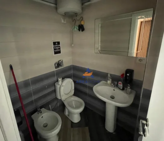 JEPET ZYRE ME QIRA Kati 1, 140 m² 1.200 € (Kristal Center)