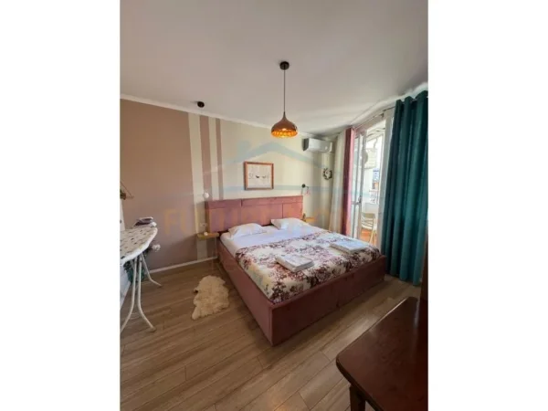 Tirane, jepet me qera apartament 1+1 Kati 4, 60 m² 600 € (RRUGA E BARRIKADAVE)