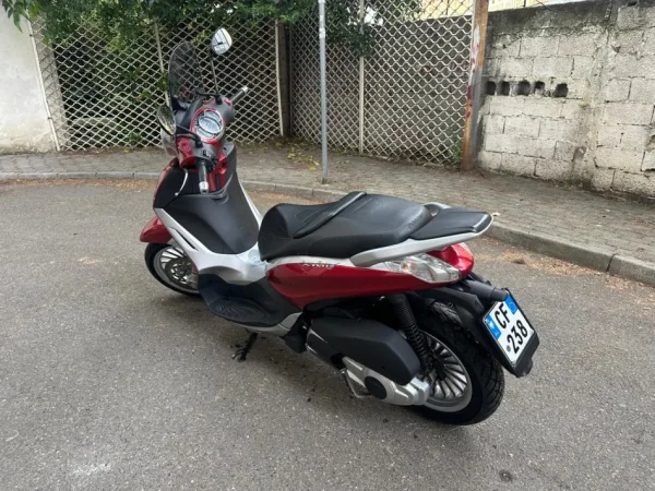 Tirane, shes Motociklete piaggio beverly , vishnje 3.499 €